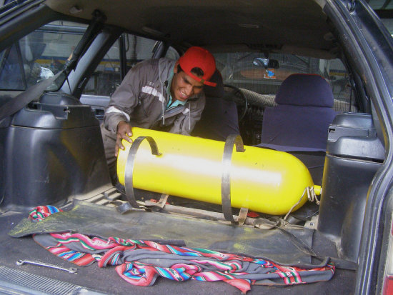 INSTALACIN. En Chankas Car, uno de los talleres autorizados.