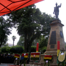 HOMENAJE: Depositaron varias ofrendas.