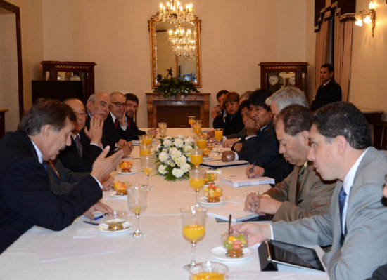 Encuentro. Los ex cancilleres se reunieron ayer, con el presidente Evo Morales y su Consejo.