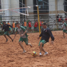 El equipo se entren en las canchas de arena de Garcilazo.