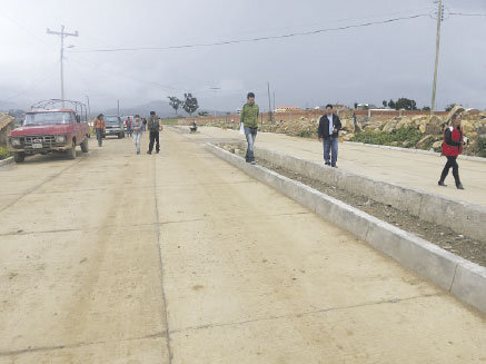 CIRCUNVALACIN. La nueva avenida de 20 metros de ancho beneficia a una veintena de barrios de la zona norte de Sucre.