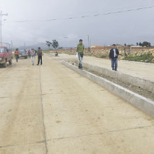 CIRCUNVALACIN. La nueva avenida de 20 metros de ancho beneficia a una veintena de barrios de la zona norte de Sucre.