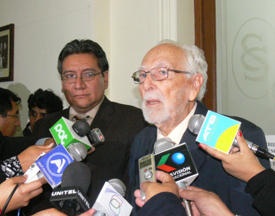 CAMBIOS. El presidente saliente Gonzalo Hurtado y el nuevo titular del TSJ, Jorge von Borries.