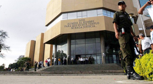 DEMANDA. La atencin en el Tribunal Departamental en Santa Cruz fue irregular.