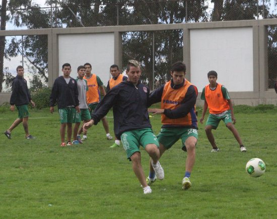 Luis Guevara (c) es el nico delantero de la U que marc goles en el presente campeonato.