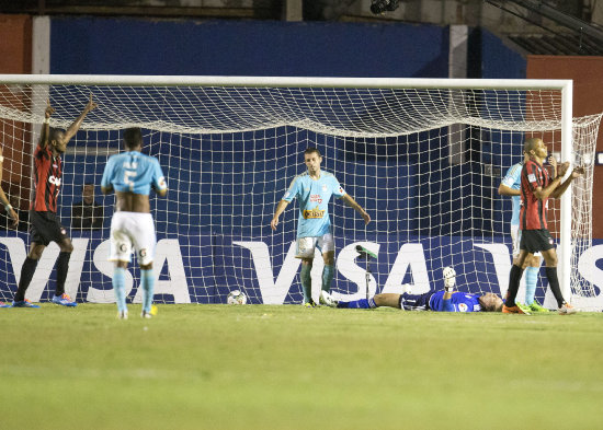 El equipo del ex tcnico del Bolvar, Miguel ngel Portugal, venci por la va de los penales al conjunto peruano de Sporting Cristal.