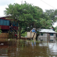 AFECTADOS. Las inundaciones en Rurrenabaque causan preocupacin a las familias.