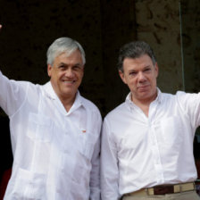 PROTESTA. El Presidente chileno se encuentra en Cartagena de Indias, Colombia.