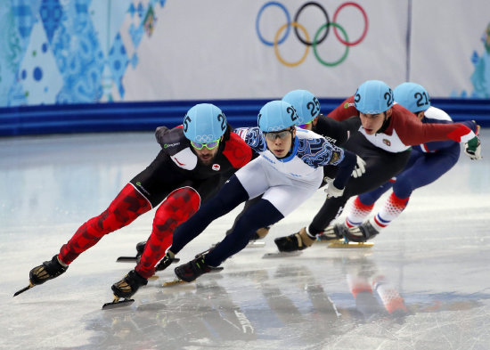 El canadiense Charles Hamelin fue el vencedor de los 1.500 en pista corta.