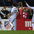 Cristiano Ronaldo celebra uno de sus goles que le dieron el boleto a semifinales al Real Madrid, a costa del Atltico de Madrid.