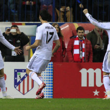 Cristiano Ronaldo celebra uno de sus goles que le dieron el boleto a semifinales al Real Madrid, a costa del Atltico de Madrid.