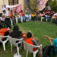 ESCUELA. Los alumnos pasan clases en el jardn de la Casa de la Cultura.