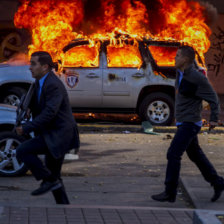 PROTESTAS. Un grupo de personas durante la marcha convocada por la oposicin venezolana que provoc tres muertos, segn el Gobierno.