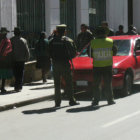 INSUFICIENTE. El trfico vehicular de la ciudad necesita de la presencia de agentes de parada para darle fluidez al trfico vehicular.