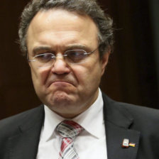 RENUNCIA. Hans Peter Friedrich.