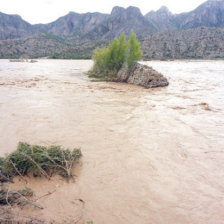 RIADAS. As luce el ro Pilcomayo a la altura de la comunidad La Mendoza, en Yamparez.