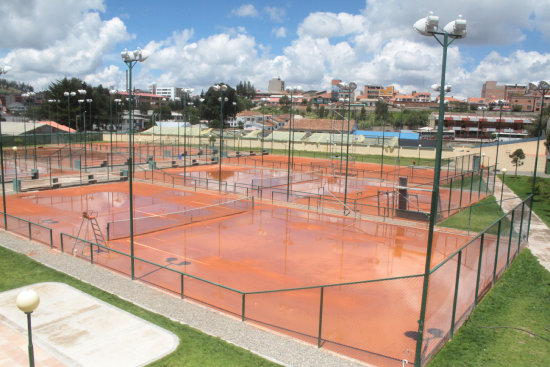 Las canchas de La Madona se vieron afectadas por las constantes lluvias que cayeron en la ciudad.