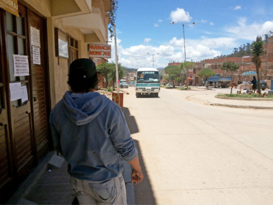 DESORDEN: Actualmente los conductores de microbuses de ambos sindicatos recogen y dejan pasajeros en cualquier lugar.