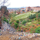 NAUSEABUNDO. Toneladas de basura, acumuladas desde hace varios aos, pululan en medio de las aguas servidas que se vierten de las alcantarillas de unos cuatro barrios.