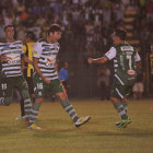 La eufrica celebracin del defensor central de Oriente Petrolero, Ronald Raldes, que marc su primer gol tras volver a este club.