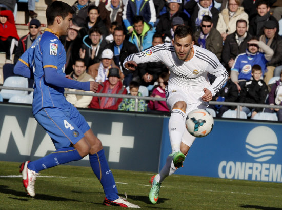 El delantero Jes Rodrguez (d) abri la cuenta para el triunfo del Real Madrid sobre el Getafe.