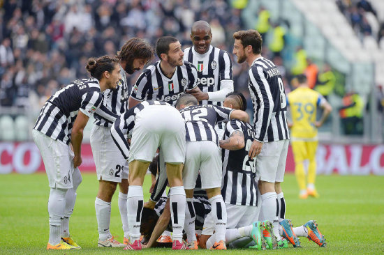 Los jugadores del Juventus celebran uno de sus goles.