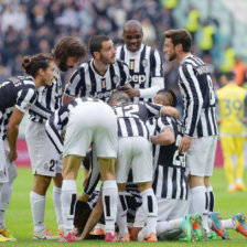 Los jugadores del Juventus celebran uno de sus goles.