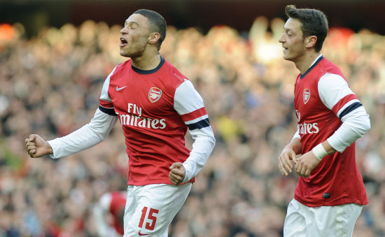 Alex Oxlade-Chamberlain (i) fue uno de los artfices del triunfo del Arsenal.