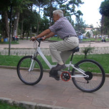 MAXXI ANDINA. Para probar su creación que nació en Estados Unidos, René Aillón tuvo que construir una nueva bicicleta en Sucre con bicicletas normales compradas en el mercado Campesino.