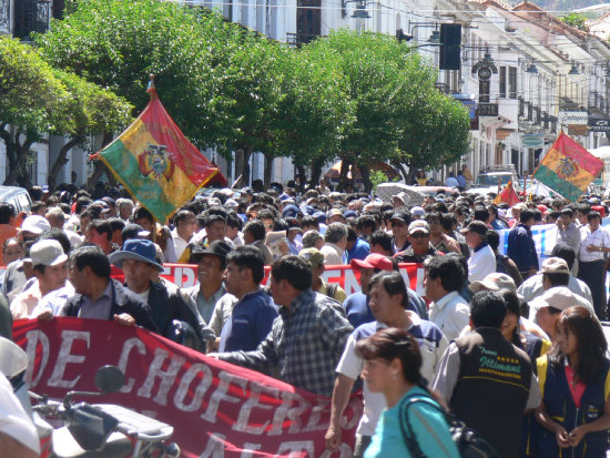 EN LA MIRA. Los transportistas planean marchar el prximo martes para exigir que toda la nueva lnea de produccin de FANCESA se instale en Sucre.