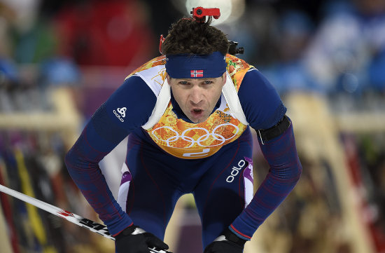 Ole Einar Bjoerndalen sum ayer su decimotercera medalla en los Juegos.