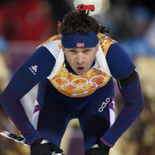 Ole Einar Bjoerndalen sum ayer su decimotercera medalla en los Juegos.