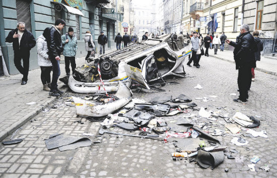 CAOS. Las calles de Kiev, capital de Ucrania, se mantienen en tensa calma tras los choques.