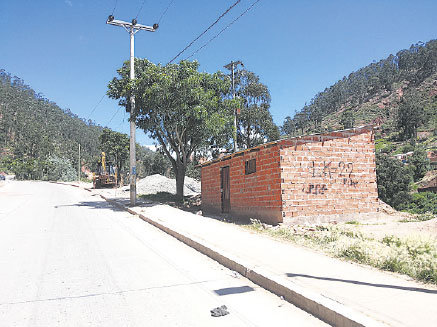 AVASALLAMIENTO. Un particular construy sobre un terreno municipal ubicado en la avenida Circunvalacin Agustn Mguez.