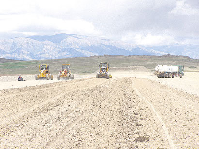 CONSTRUCCIN. El nuevo aeropuerto concentrar gente y vehculos todos los das.