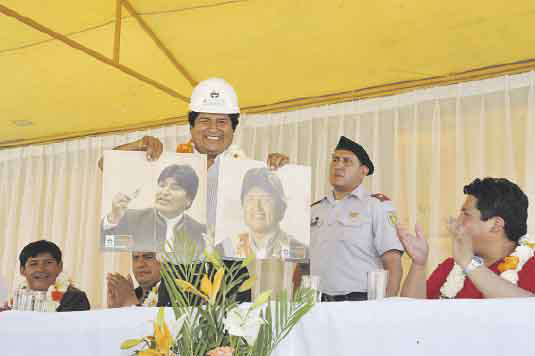 AGENDA. El presidente Evo Morales se reuni con los trabajadores de la Cooperativa Boliviana de Cemento (Coboce), el sbado.