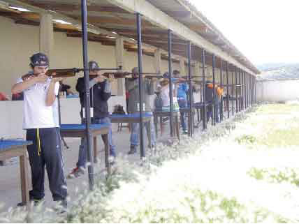 El torneo se desarroll ayer en el Polgono de Yotalilla: abajo, algunos de los ganadores del certamen local.