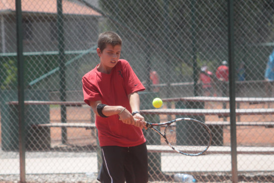 El tenista Alejandro Arraya fue el chuquisaqueo que ms lejos lleg en la segunda parte del Nacional de Tenis, en 14 aos varones.