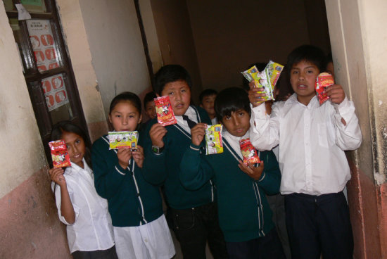 DESAYUNO ESCOLAR. Los estudiantes del rea urbana reciben alimentacin completa.