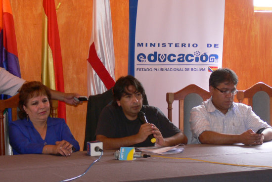 ACTO. La presentacin del reglamento de funcionamiento de la Universidad Pedaggica en la Direccin Departamental de Educacin, ayer.