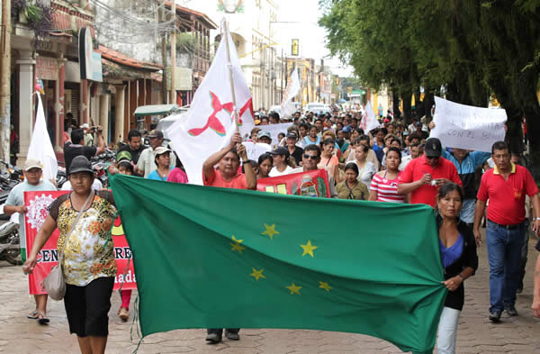 PROTESTA. La marcha cvica realizada en la ciudad de Trinidad, exigiendo declaratoria de desastre.