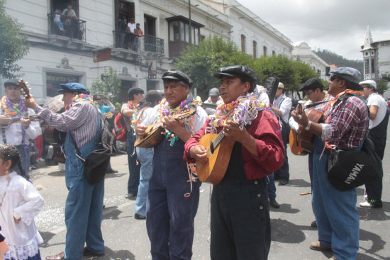 CELEBRACIN. La estudiantina Los Artesanos en la entrada del Carnaval de Antao.