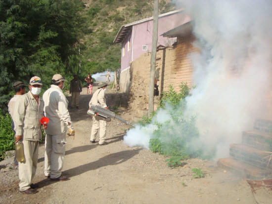 MEDIDAS. El SEDES contina con la fumigacin en las zonas de riesgo.