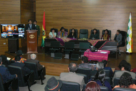 INFORME. Horas previas a que Sala Plena analice la renuncia de Ruddy Flores, el TCP present su informe de gestin 2013.