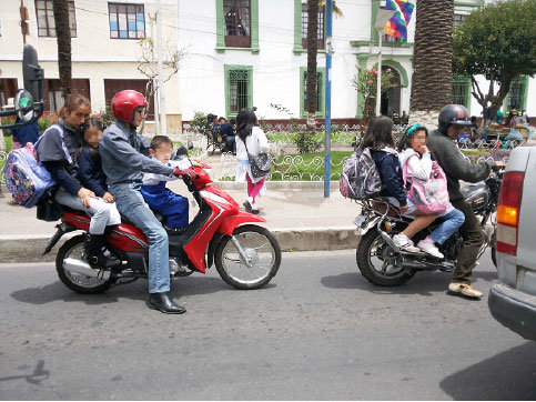 VARIOS OCUPANTES. Es una de las infracciones ms comunes que cometen los motociclistas.