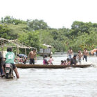 DAMNIFICADOS. Las aguas de los ros estn bajando lentamente, pero an hay lugares donde las inundaciones se mantienen.