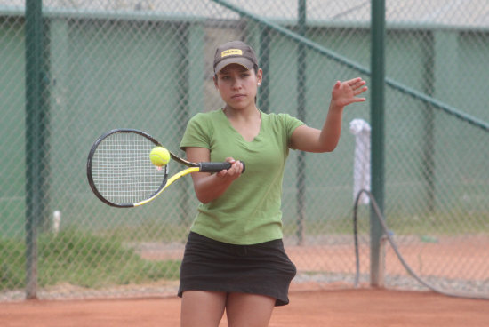 La tenista capitalina Dayana Quiroga avanz a semifinales del Torneo Absoluto que se juega en Sucre.