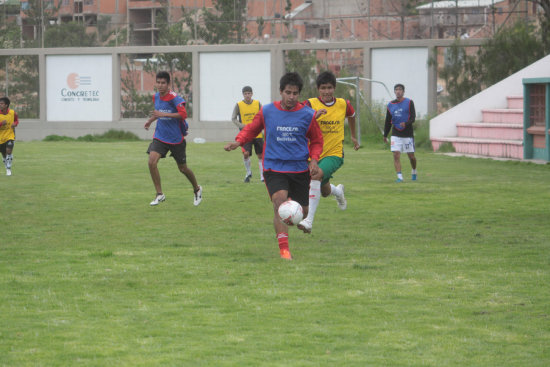 Los cementeros entrenaron ayer en la cancha de su propiedad, en la zona de El Bosquecillo.