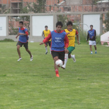 Los cementeros entrenaron ayer en la cancha de su propiedad, en la zona de El Bosquecillo.