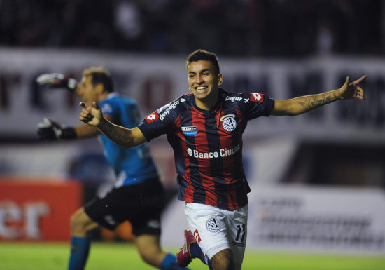 Correa, de San Lorenzo, celebra su gol ante el Jos Tern ecuatoriano.